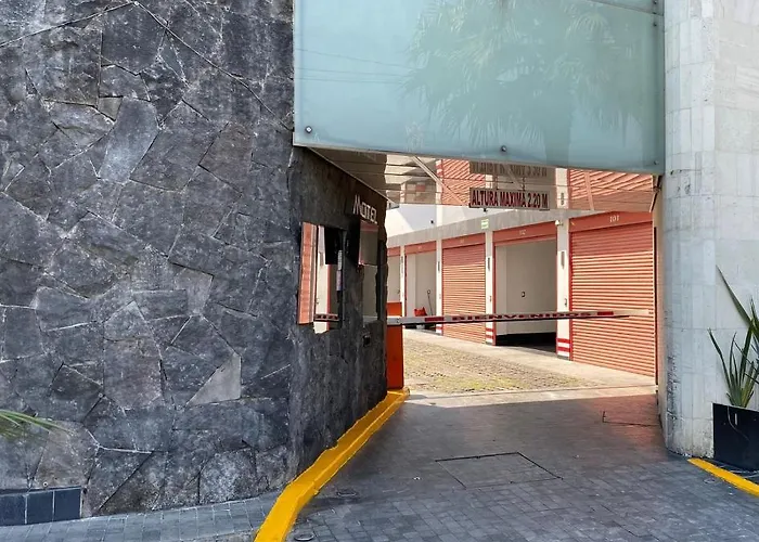 M Elite Rojo Hotel 3*